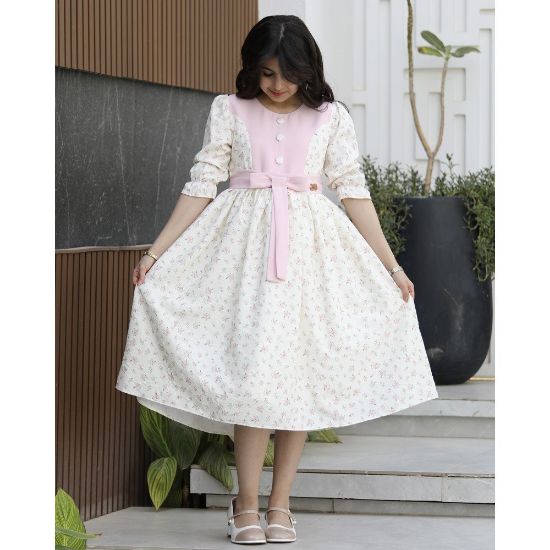 صورة فستان بناتي زهور وردي فاتح بفيونكة خصر حديثة وتصميم فريد | سحر التجدد - 1155